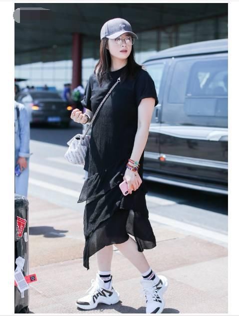 当90斤王丽坤与130斤蒋欣同穿短裤，网友：原来胖也可以很美