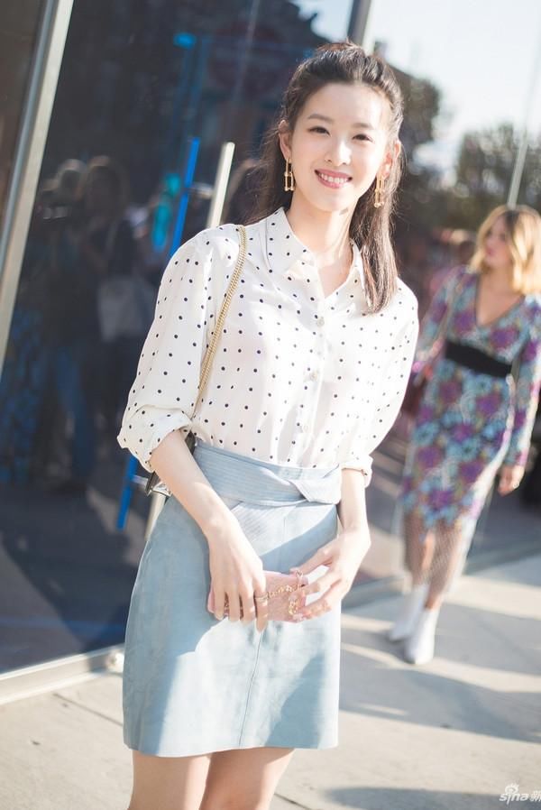 奶茶妹妹章泽天不仅人生开挂，衣品也从小土妹一跃成白富美？