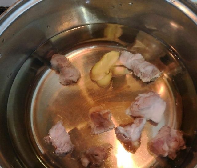  鲜味@玉米骨头汤，鲜味十足，好喝不油腻
