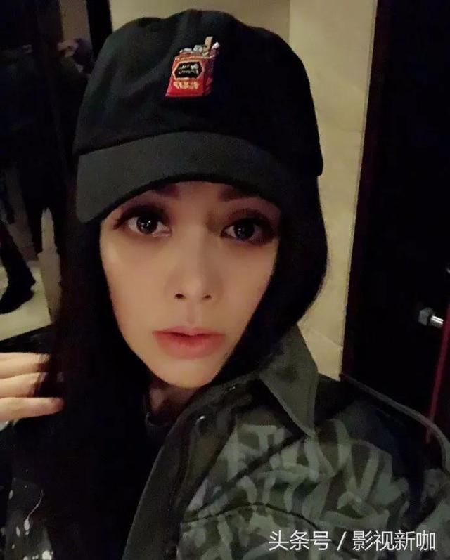 46岁宁静戴假发装嫩,化淡妆点缀,网友:睫毛快“冲出”屏幕了!