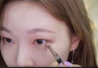 崔雪莉你开小号了吗？网红撞脸成这样真的太夸张了吧！难道这种神