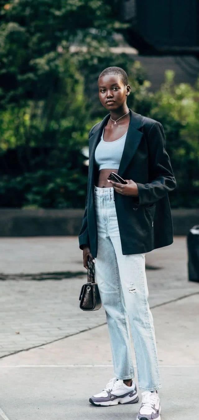  『Top』穿好一件Crop Top，其实可以很藏肉？