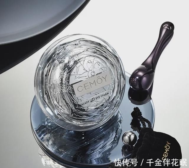  『定妆喷雾』戴口罩到底要怎么化妆？画多了怕毁脸画少了不够美