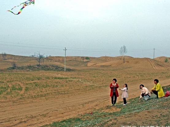 沙漠变绿洲，中国先进治沙神器终于起了作用，期待50年后的模样！
