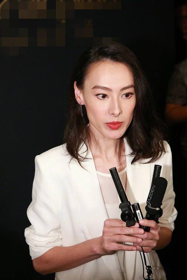 人瘦了显胖？梁洛施30岁脸没法看，说45岁都有人信！