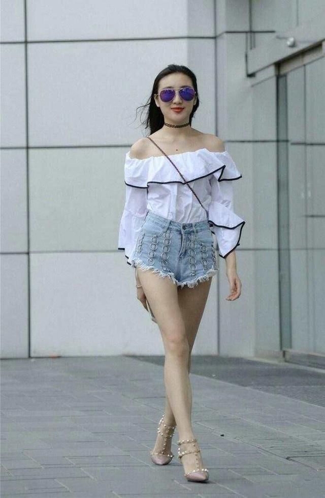 我喜欢紧身裤搭配紧身衣，好身材从现在开始