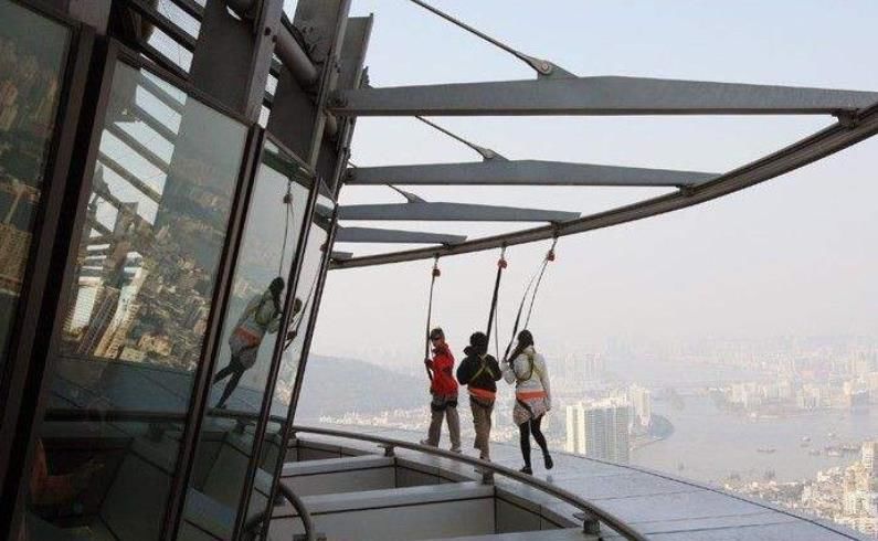 澳门地标建筑观光塔，338米高，让人心跳的空中蹦极你敢玩吗