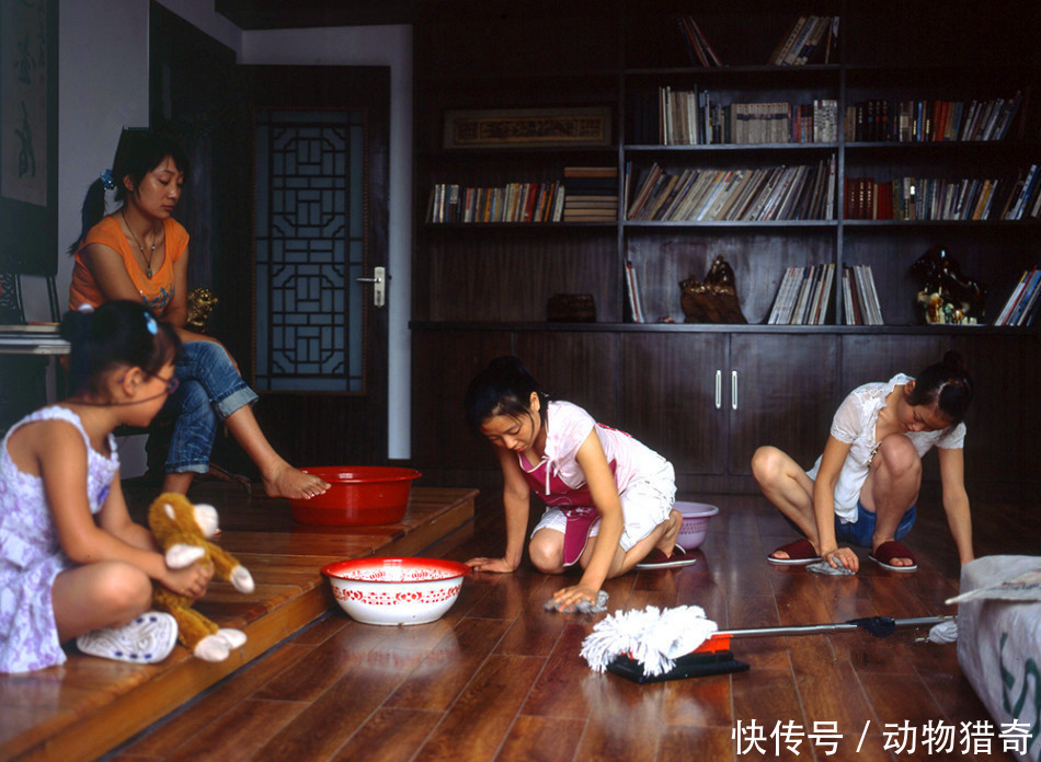  「农民」直击：他们在别墅里享受“隐密”的高质生活，琐事由周