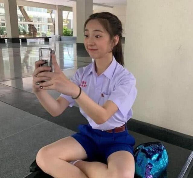  『孩子』17岁学生颜值太高走红，当自曝出性别时，网友们纷纷表示不能接受