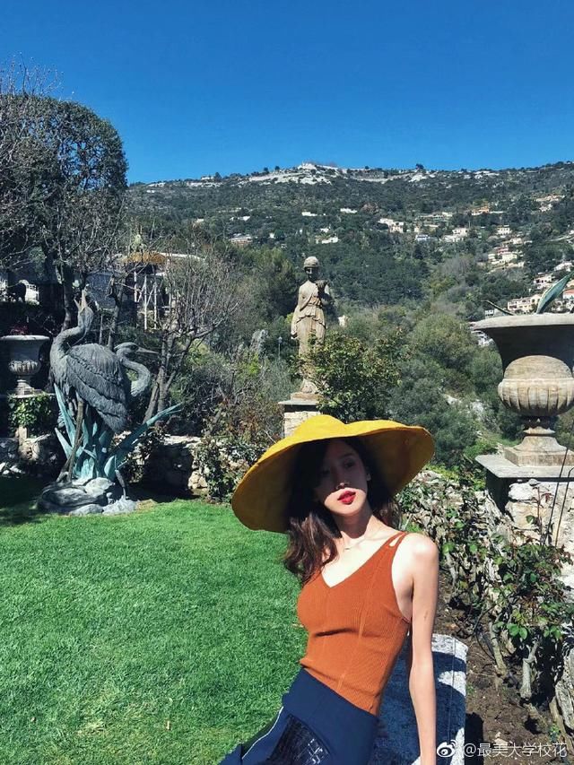 美女校花推荐温雅性感，很有魅力的女神！