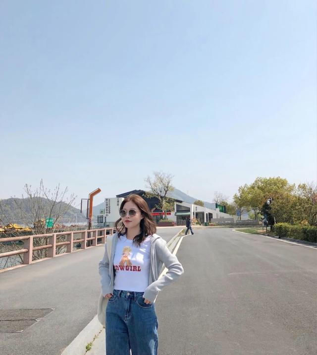  「面搭配高腰牛仔」衣服买得越来越少,但穿得越来越时髦好看的秘诀,仙女们快来mark...