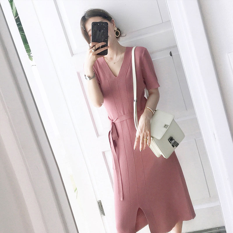 太美了，时而俏皮，时而优雅，会穿连衣裙的女人，美的独一无二