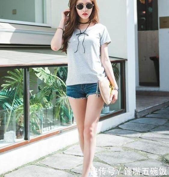  [美女]活力十足的牛仔裤美女，气质出众，无论走到哪都是焦点