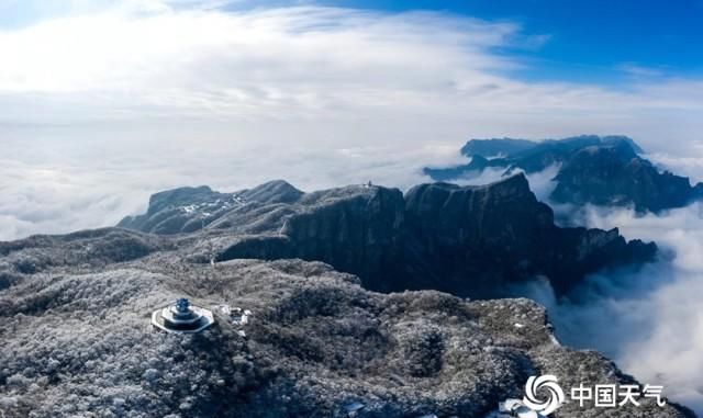 张家界天门山：瑞雪雾凇云海三景交融