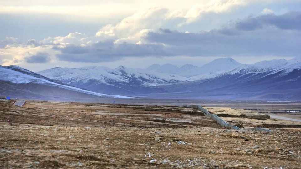 世界上气候最恶劣的机场:跑道长达5公里，外媒大赞中国工程