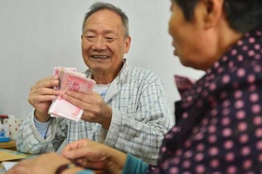  【医保】同样是医保，为什么普通居民300元就可保一年，而职工要