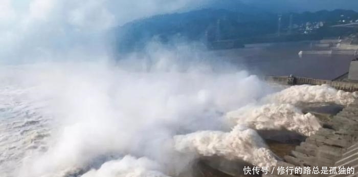  「基建工程」千亿造的三峡大坝，一天能挣回多少成本？网友：这辈子都不敢想