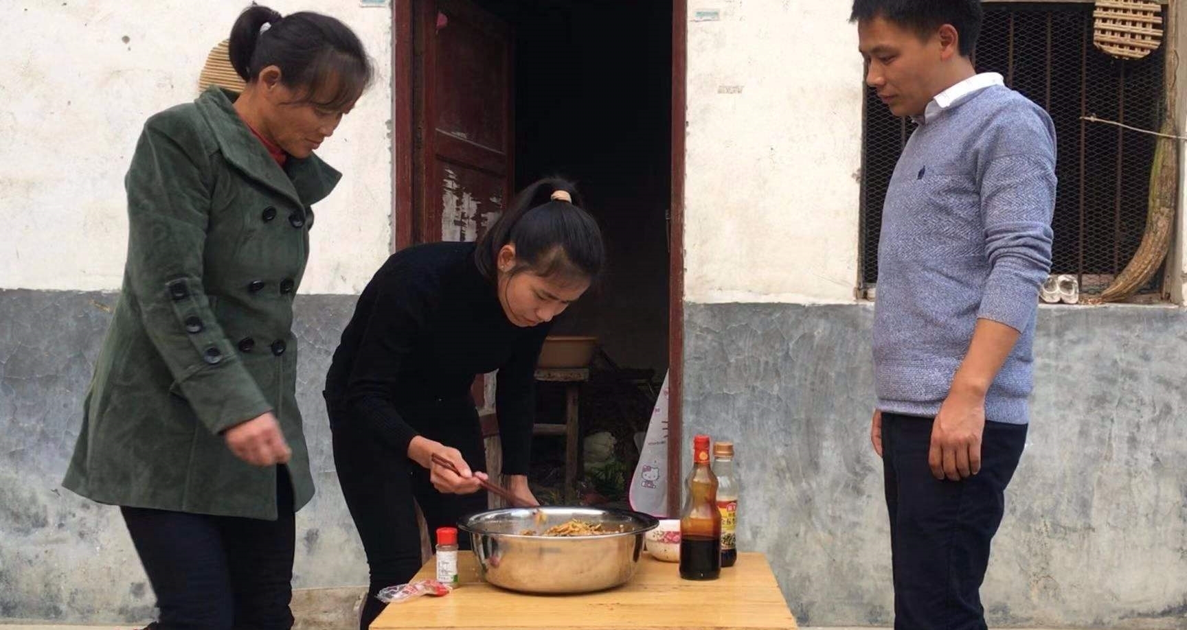 现在的农村，随便找一户人家，拿不出来20万就“不正常”，真的