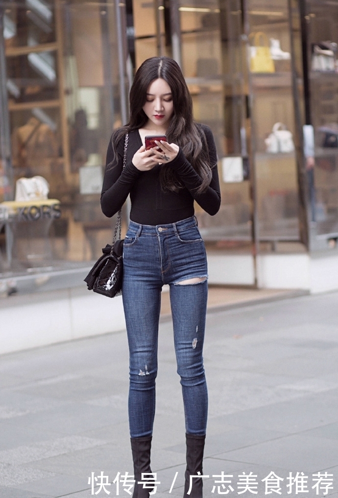 上身|百搭的修身牛仔裤,身材窈窕婀娜的小姐姐,穿上身舒适又时髦!