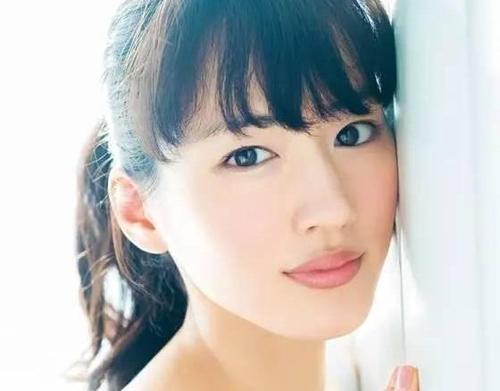 为什么日本女生天天化妆, 皮肤还是很白净! 原因基本离不开这3点