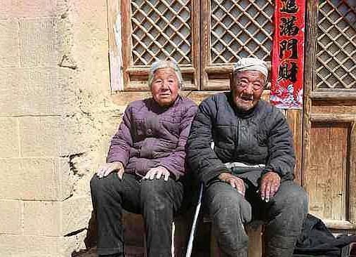 农村65-75后的要留意，未来要面对1个目标，3个难题，人人逃不掉