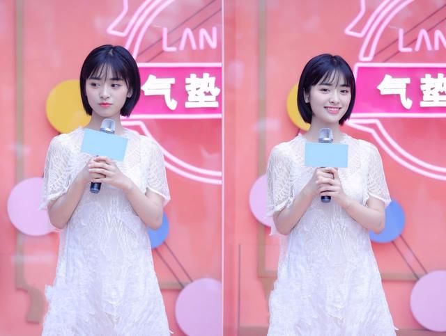 沈月穿百褶裙现身，非要从底下露出衬衫来，网友：姑娘裙子拉低点