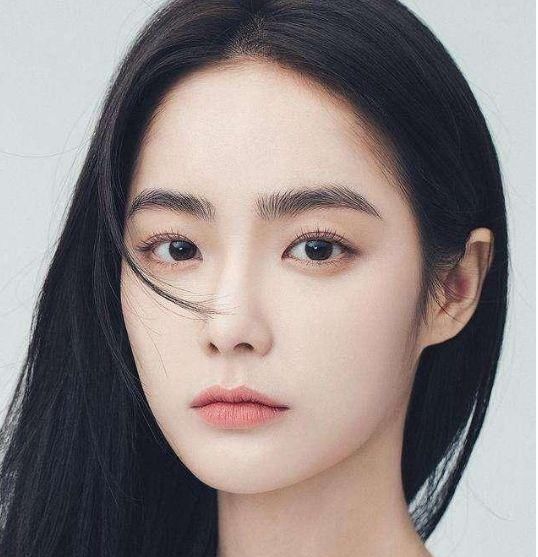  『皮肤』天生素颜好看的女生，大都有这4个特征，完败“化妆脸”