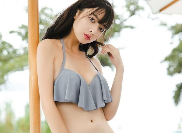 小姐姐时尚泳衣，显得即甜美又可人更显干净利落的气质！