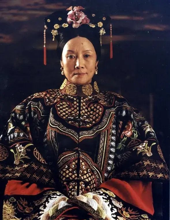  封容■让人喷饭的神仙配角！房似锦的妈在众妈里C位出道，被封容嬷嬷2.0