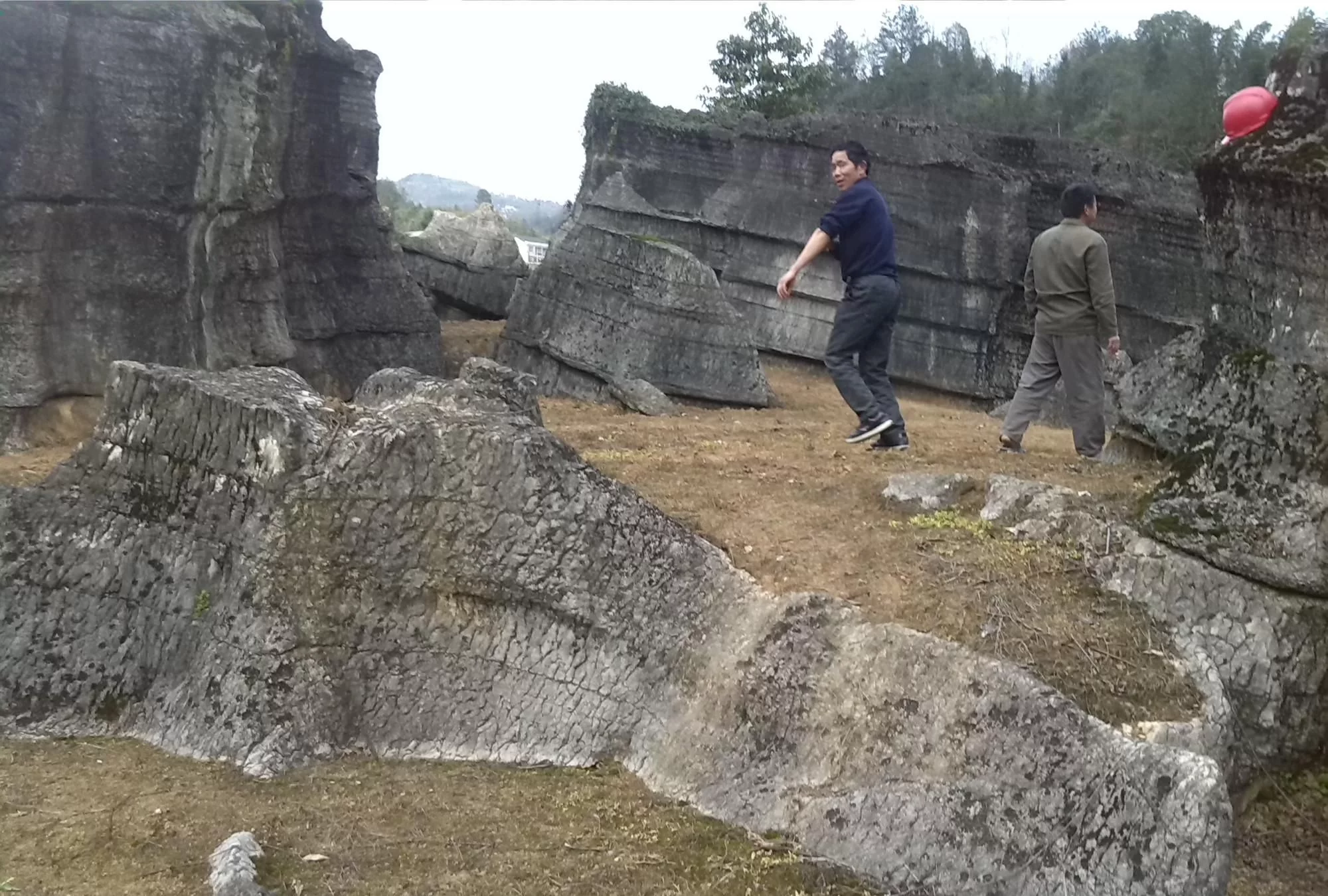 湖南常德石门县深山处藏有一个奇石景
