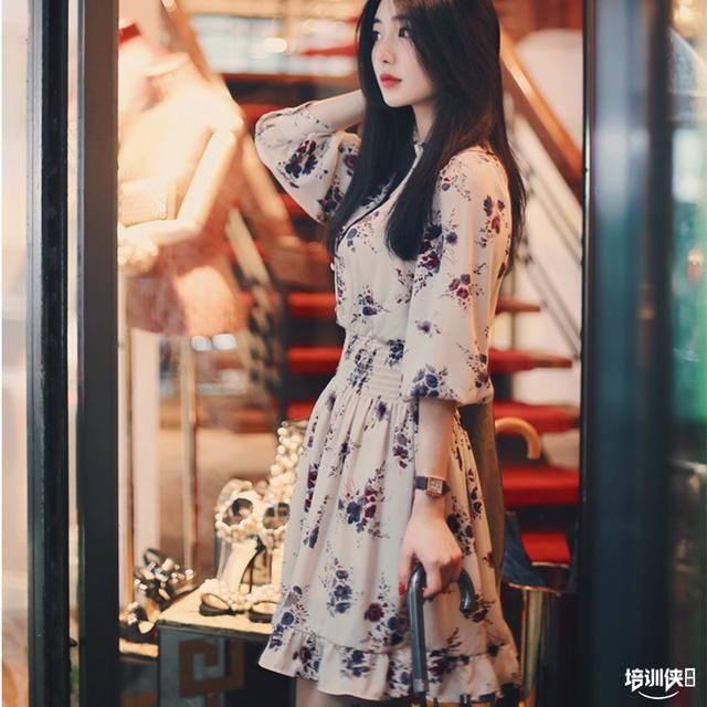 女人再穷也别一年四季乱穿搭，试下时下流行的连衣裙，便宜显洋气