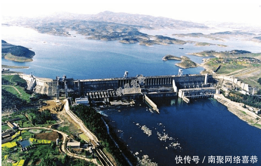 中国水量最丰富的城市, 人均水量2400立方米, 被誉为“中国水都”