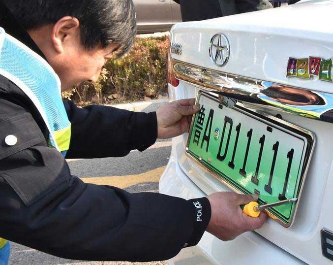 专家：新能源汽车纯属“骗局”，续航里程就是忽悠百姓，网上炸锅