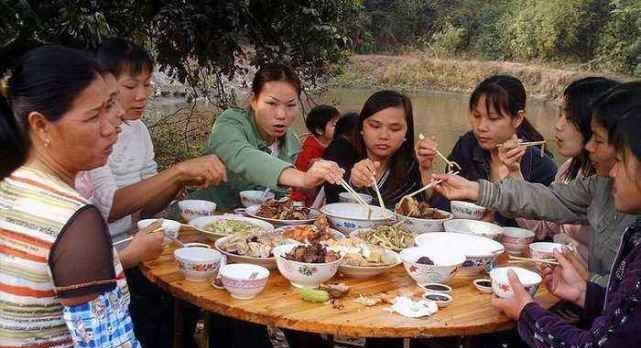  [酒席]农村“吃酒席”怪象，多数农村人不愿意去吃酒席了，有何