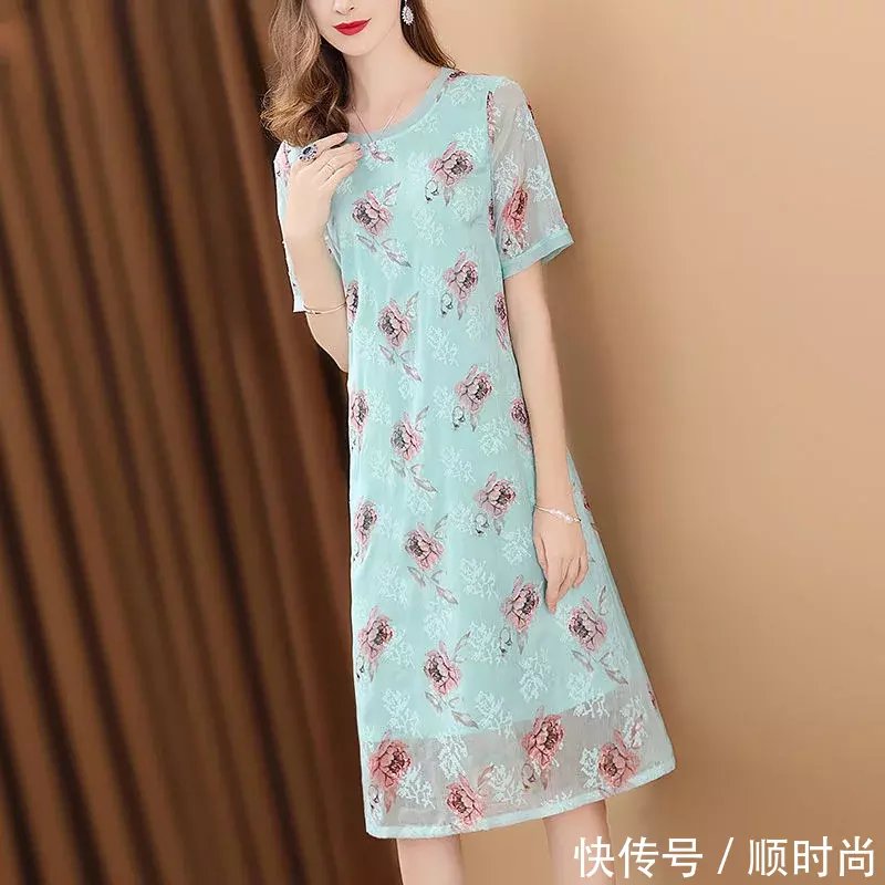 今年很潮流的几款连衣裙，时尚又不贵，三伏天穿时髦又清爽