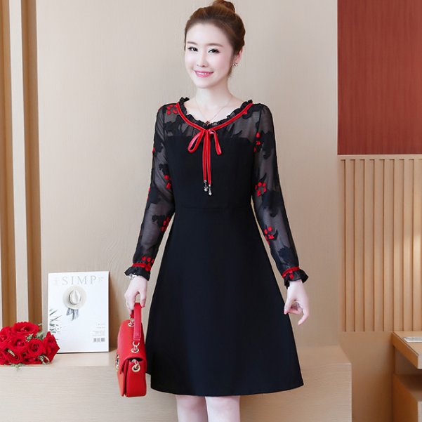 中秋了少买卫衣，多买些这样的显瘦长裙，背影美翻了