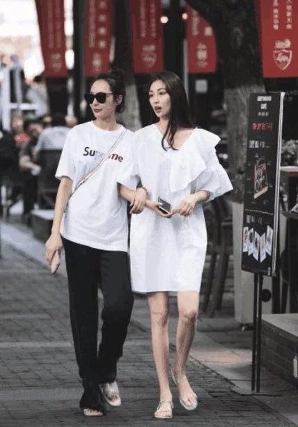 街拍: 凡间美女千千万, 唯有图4最好看!