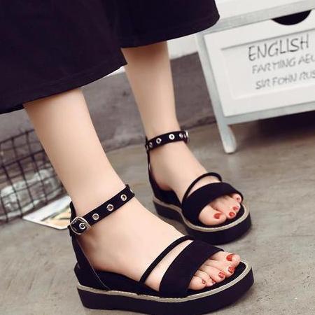 “女王”不一定必穿“恨天高”,还是要穿这些的,有范