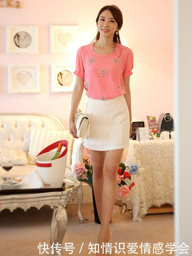 包臀裙尽显气质美女曼妙好身材,穿出曲线美