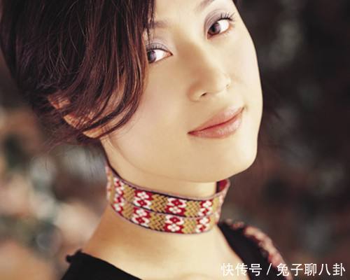 洪欣好友陈法蓉发文澄清,27号所发微博没有影射,当时不知传闻