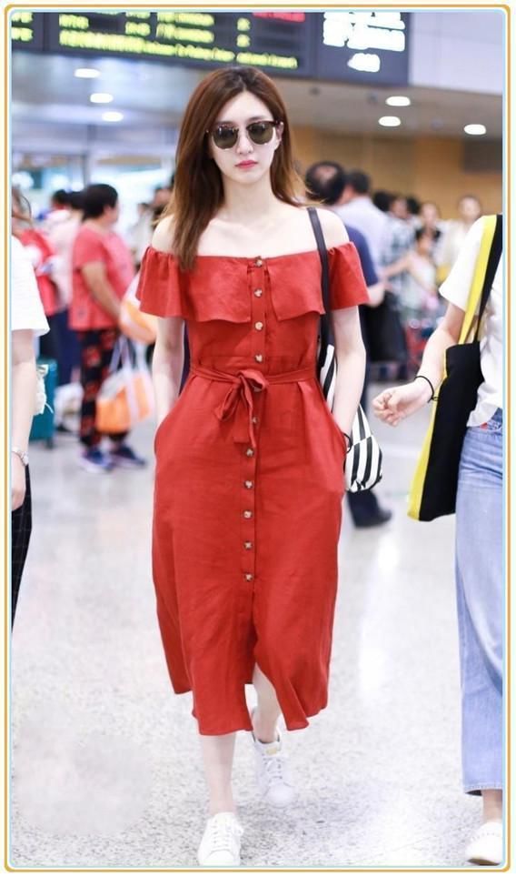 没江疏影小香肩真别穿一字肩长裙，像蒋欣这样穿成壮大妈就尴尬了