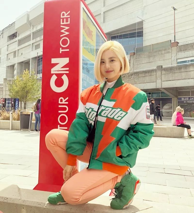 Yeezy、OW x AJ1 齐亮相，看看女神们最近又上脚了什么鞋!