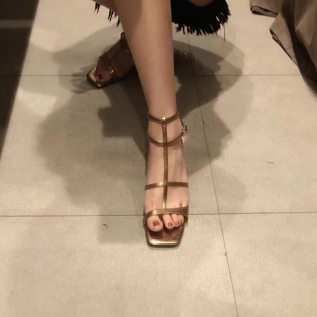 高跟鞋磨脚咯脚?2018又美又舒适的凉鞋，个性洋气，绝对不烂大街