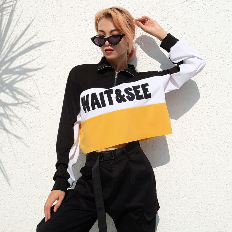 7080后女人，别穿风衣了，早秋流行这款，时尚减龄，超美嫩