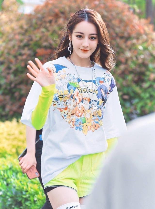 『时髦』普通女孩穿好荧光色的5个小技巧,学会了时髦感UP