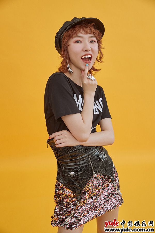 你的西服女孩汪睿已上线 签约飞宝传媒玩转95后个性态度