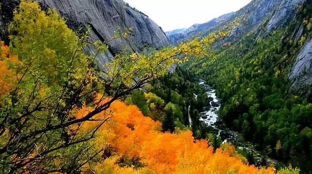 秋天，来新疆这个地方看山看水，最美的色彩能惊艳九月时光