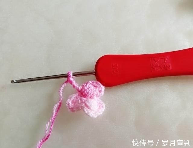  『漂亮』漂亮的花朵毛线鞋，居家摆设或是孩子穿都是不错的选择