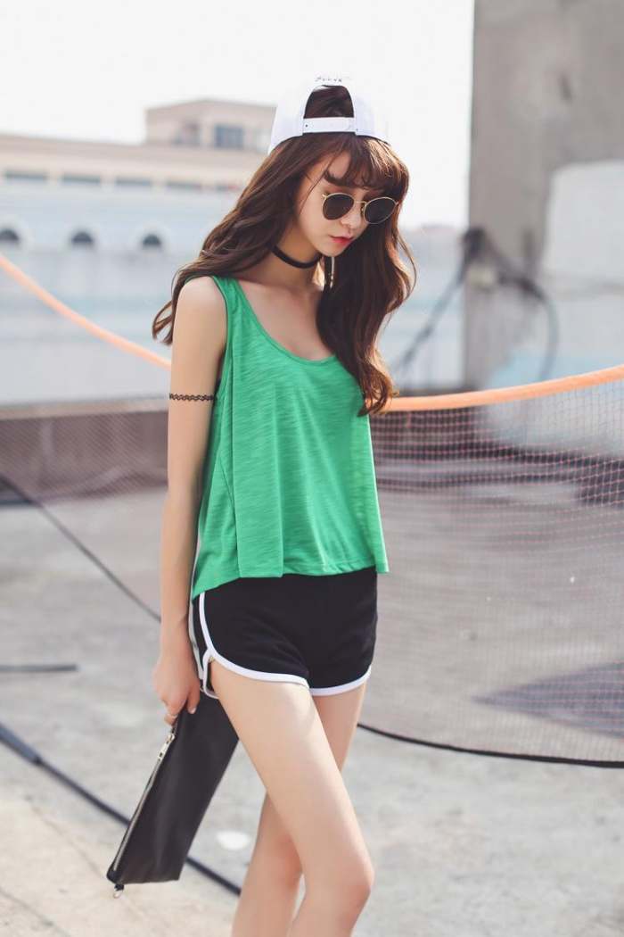 素人街拍: 超短裤凸显白皙大长腿, 图五小姐姐回头率爆棚