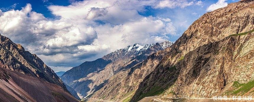 自驾游必去的独库公路, 堪称是中国公路建设史上的一座丰碑